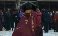 Série de Harry Potter apresenta uma nova abordagem visual para a chegada a Hogwarts.