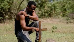 Impuros 6ª temporada mostra Evandro em ruptura após ataque à família em nova fase da série no Disney+