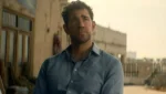 John Krasinski como Jack Ryan em cena de ação de Guerra Fantasma no Prime Video.