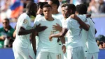 Jeffrey Wright comenta ataque racista contra Kylian Mbappé durante participação em festival de cinema.