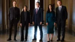Elenco de Law & Order em cena da 26ª temporada após mudança de horário na programação da NBC.