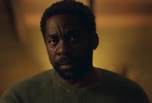 Lázaro Ramos em cena no trailer da série Os Outros