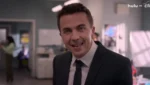 Ator Frankie Muniz como Malcolm em cena do trailer oficial do revival para o streaming focado em negócios de entretenimento.