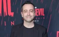 Brad Winderbaum em evento da Marvel Studios durante anúncio de reestruturação de liderança.