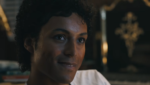 Michael Jackson retratado por Jafaar Jackson no trailer final do filme, em cena com os pais interpretados por Colman Domingo e Nia Long