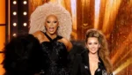 Miley Cyrus recebe prêmio em evento de RuPaul's Drag Race