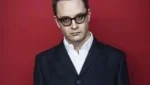 Nicolas Winding Refn em evento no Festival de Cannes durante divulgação de projetos.