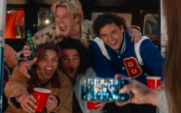 Série Off Campus da Prime Video com foco no time Briar Hawks e próximos casais da adaptação