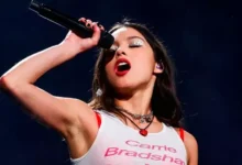 Olivia Rodrigo em imagem promocional do single “Drop Dead” divulgada nas redes sociais