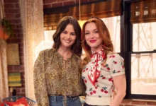 A atriz Jennifer Stone caracterizada como Harper Finkle em cena da série original da Disney.