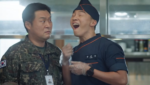 Park Ji-hoon é o foco do novo trailer de The Legend of Kitchen Soldier e lidera transformação de batalhão com culinária no Viki