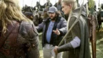 Peter Jackson durante entrevista comentando novas adaptações do universo de O Senhor dos Anéis.