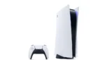Console PS5 exibido com controle DualSense em destaque