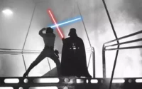 Sabre de luz de Luke Skywalker usado em Star Wars ganha destaque após recorde histórico em leilão.