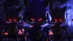 Jeff Fowler posa ao lado da estrutura de Metal Sonic nos bastidores de Sonic 4.