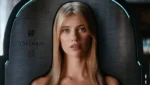 Imagem promocional de Soulm8te destaca a androide da expansão do universo M3GAN em um thriller tecnológico.