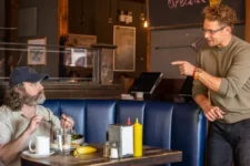 The Audacity mostra Billy Magnussen e Sarah Goldberg em cena como executivo e terapeuta em sátira do Vale do Silício na AMC