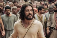 Cena dramática de Jesus Cristo no deserto em prévia de The Chosen apresentada na CinemaCon.