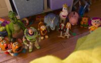 Toy Story 5 ganha trailer final destacando o novo conflito tecnológico da animação da Pixar.