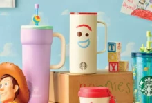 Imagem promocional da franquia Toy Story com produtos da colaboração Starbucks Coreia do Sul
