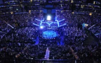 Khamzat Chimaev defende cinturão no UFC 328 em Newark em evento com card completo de lutas.