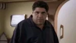 Vincent Pastore como Big Pussy em Família Soprano, personagem que marcou a carreira do ator na televisão.
