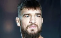 Yaroslav Amosov finaliza Joel Alvarez no UFC 328 e se coloca como nome forte nos meio-médios.